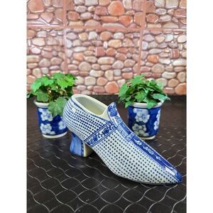 Chinoiserie Porcelain Shoe and Two Porcelain Blue Vases